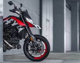 The Hypermotard 950 rides on 17-inch alloy wheels